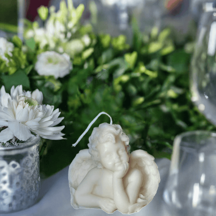 Angel-shaped candle with rose petals scent