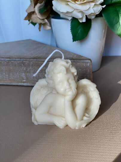 Scented angel candle with soft wings design