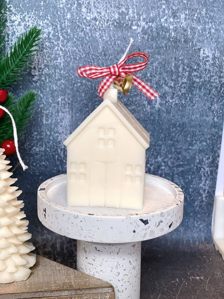 Cottage Candle – Holiday Decor for a Warm and Festive Home