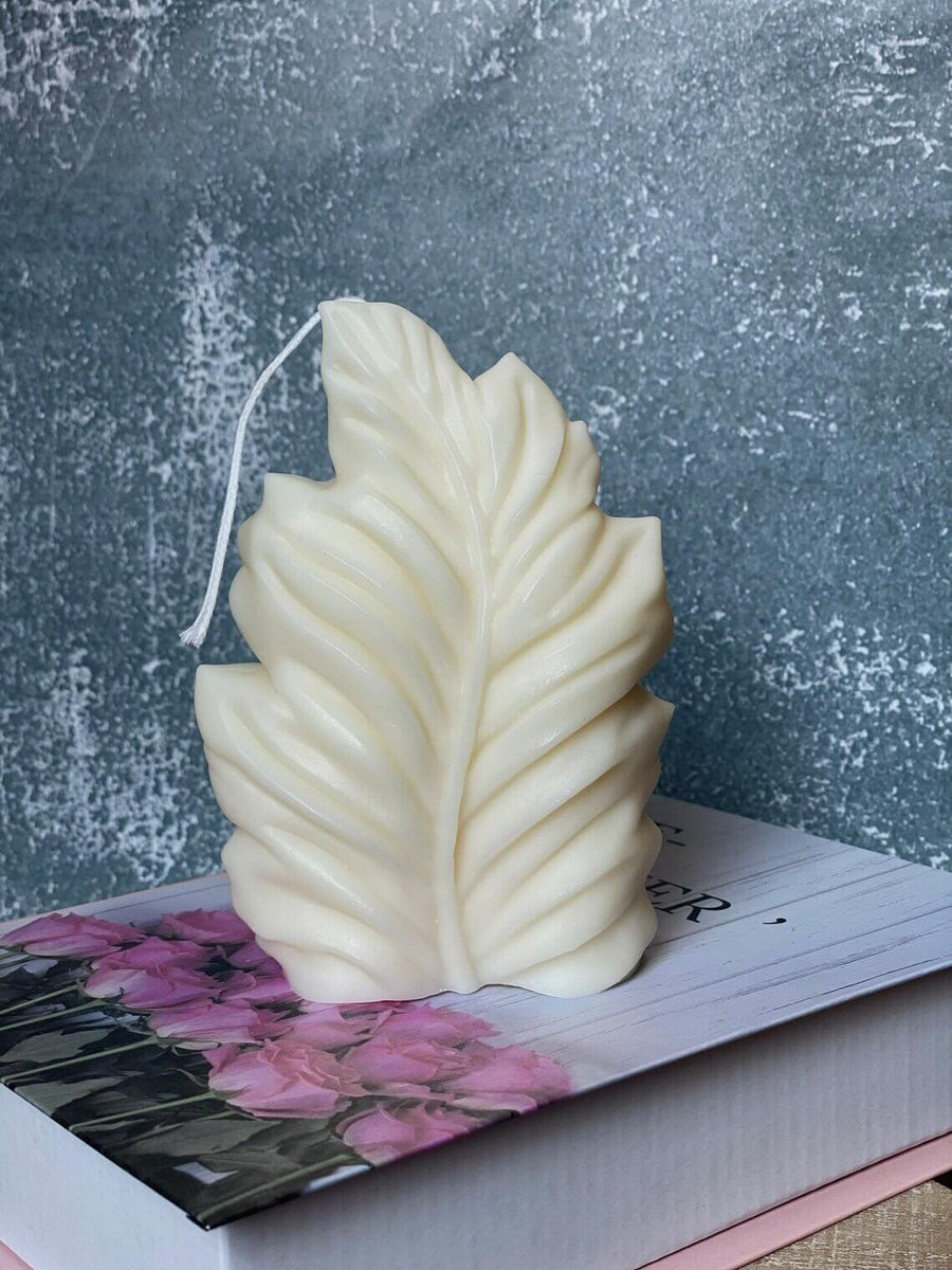 Minimalist Feather Design Soy Wax Sculpture Candle – Elegant Home Decor