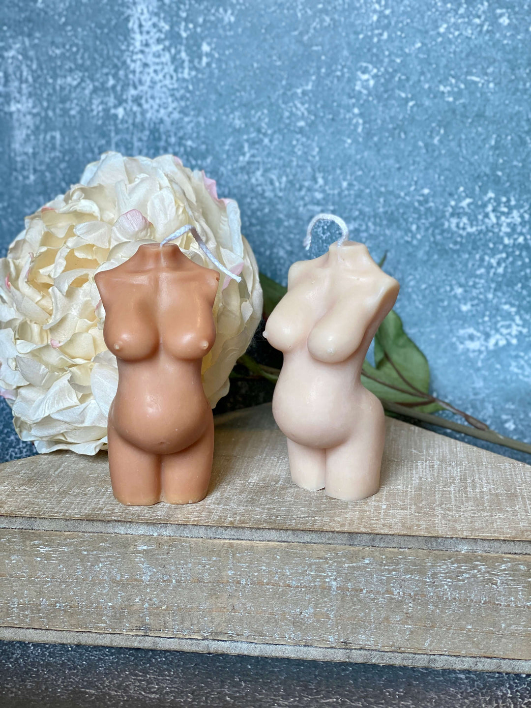 Handcrafted mom-to-be sculpture candle