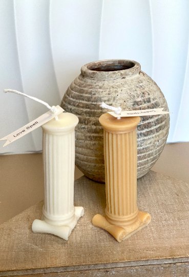 Decorative candle with column design