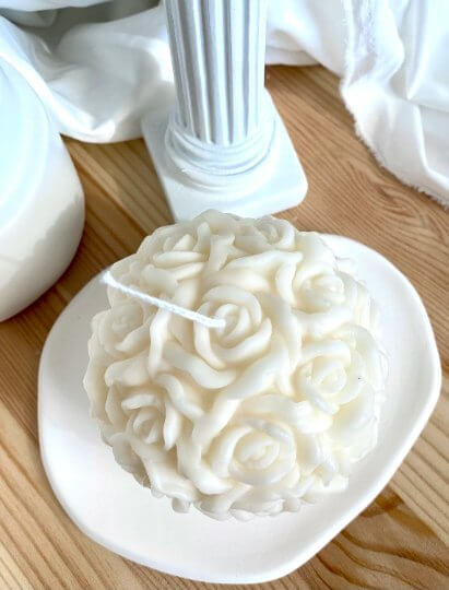 Romantic rose blossom candle